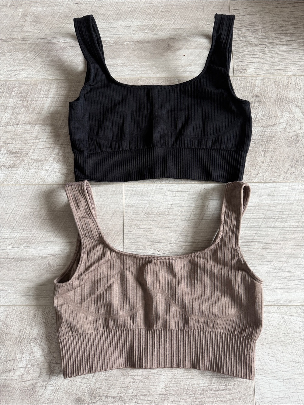 Ribbed Scoop Neck sports bra - Black & Taupe